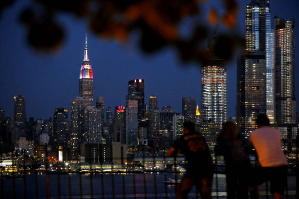 键时刻挺身 键时刻挺身