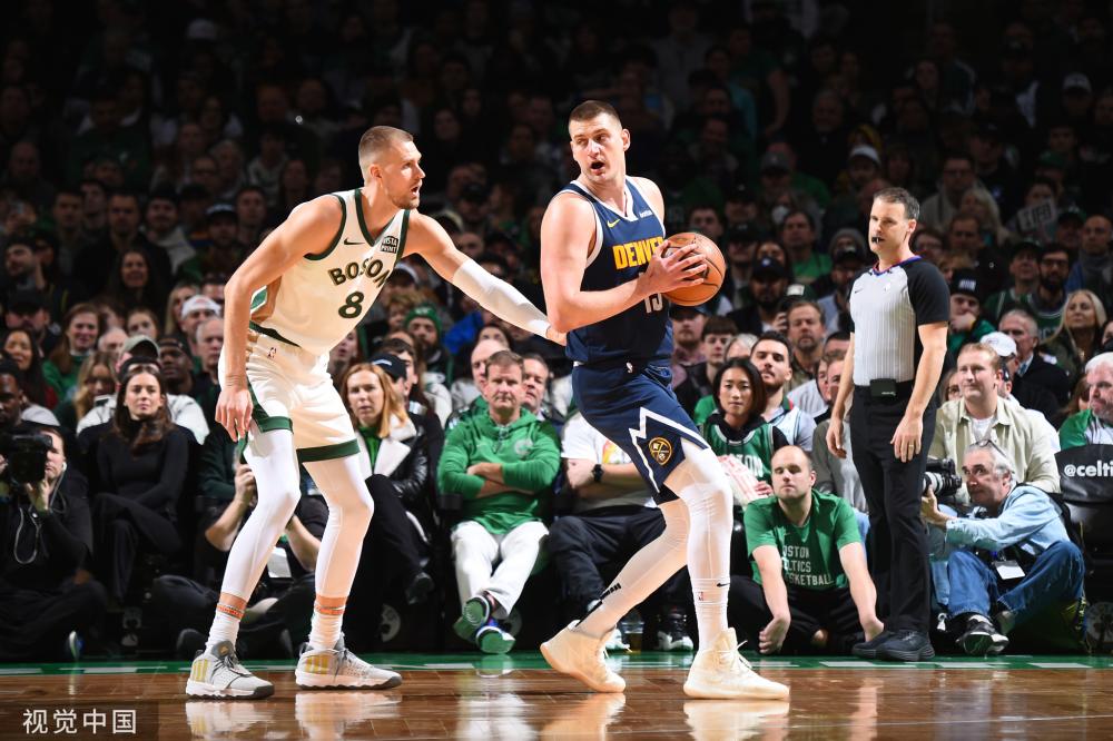 他们为年轻 他们为年轻